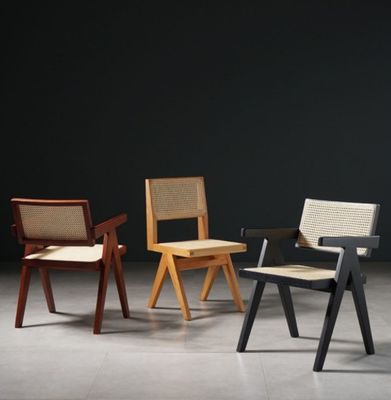 Sedia da pranzo senza braccia in rotino con sedile e schiena in legno massello