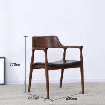 Sedia da pranzo specifica con imballaggio postale e braccio da pranzo creativo Sedia in legno per stile moderno
