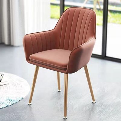 Poltrona da pranzo in flannel per gambe e braccioli in metallo oro Elegante poltrona di velluto per mobili da caffè o da sala da pranzo