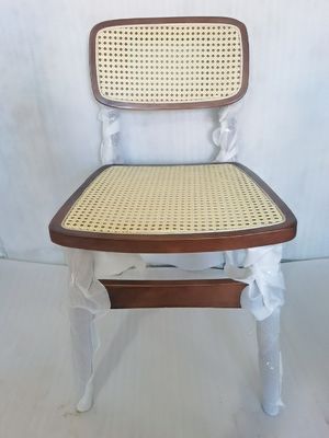 Home Arredamento Aggiungi eleganza alla tua sala da pranzo con le sedie di moda dei ristoranti nordici