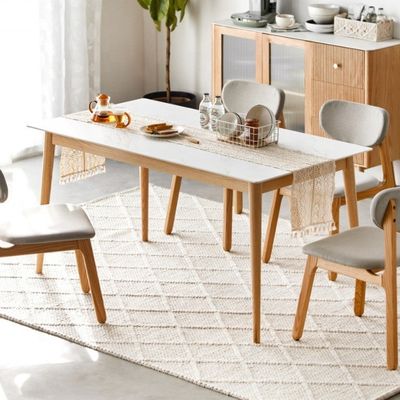 Squisito tavolo da pranzo rettangolare e combinazione di sedia per il soggiorno