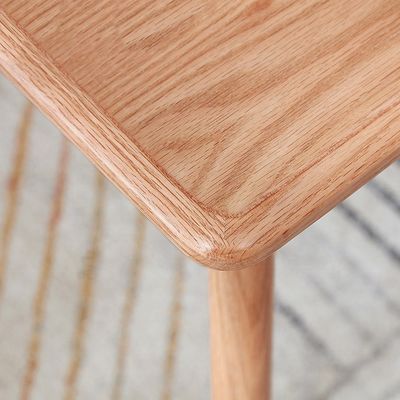 Tavola e sedie in tessuto di legno massello personalizzate per soluzioni pratiche ed economiche di arredamento interno