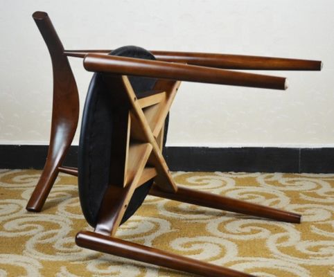 Poltrona da pranzo in stile giapponese di lusso con sedile imbottito in pelle in PU moderno e legno classico