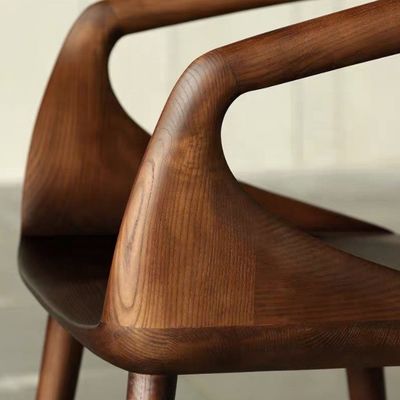 Poltrona da pranzo di lusso di noce nera Poltrona di retro in legno massello Poltrona da pranzo moderna nordica per un'elegante esperienza culinaria