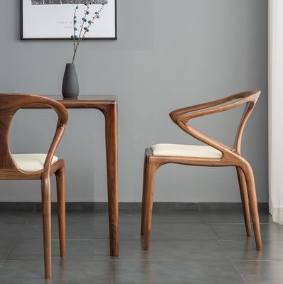 Sedile da letto in legno massello nordico con appoggio per braccio finitura laccata di design moderno