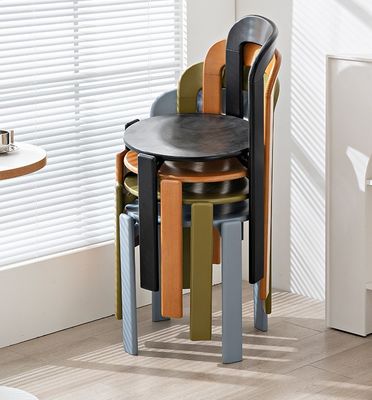 Disegni personalizzati Sedile da pranzo in legno massello nordico con design impilabile e finitura laccata