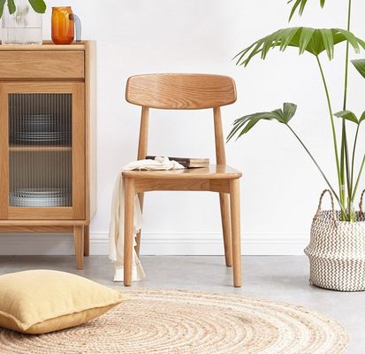 Poltrona da pranzo impilabile per ristorante moderno in legno massello in colore naturale