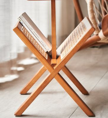 Tavolo laterale quadrato in legno massello con scaffale di libri in rotino tessuto Laccato e costruzione durevole