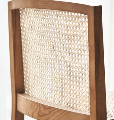 Confezionamento della posta Sedile da pranzo in legno massello robusto con design moderno e rotino impilabile