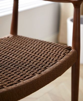 Sedia da pranzo d'albergo di lusso vintage con sedile a cordone tessuto e costruzione in legno massello