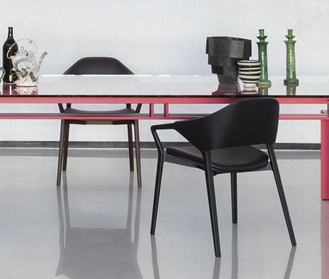 Nordic Design Modern Solid Wood Leather Dining Room Chair Restaurant in bianco/nero/vino rosso/rosso per posti a sedere robusti 2023