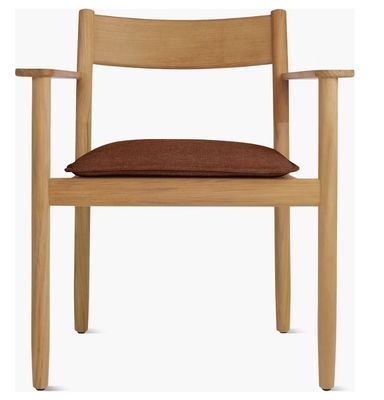 Sedia imbottita in legno per cantina e elegante esperienza culinaria