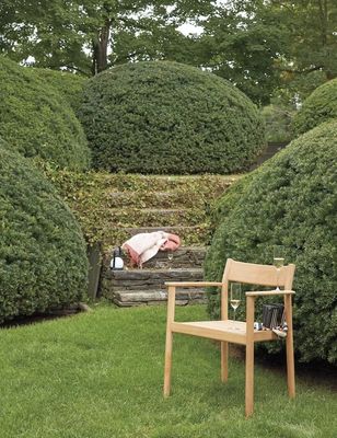 Sedia imbottita in legno per cantina e elegante esperienza culinaria