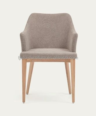 Sedile da soggiorno a gambe in legno massello Sedile da svago con schienale di design unico Sedile da pranzo in tessuto per mobili da pranzo moderni