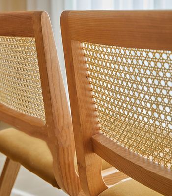 Moderna poltrona in stile nordico, seduta da pranzo in legno massello di rotino naturale, per ristoranti e hotel