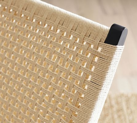 Moderna sedia da soggiorno in legno tessuto a corda in legno massello sedia per il tempo libero per la sofisticazione nel design nordico