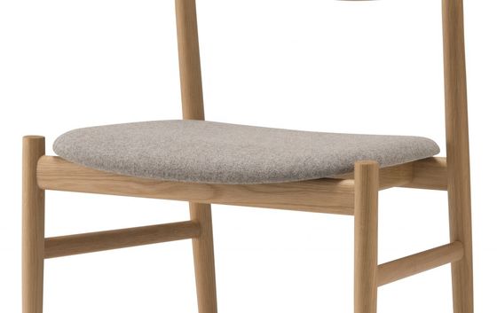Poltrone da pranzo in legno imbottito in cuoio PU in stile di design tradizionale per mobili da ristorante