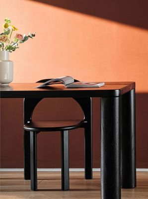 Sala da pranzo in legno robusto ristorante moderno design sedia impilata
