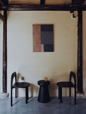 Sala da pranzo in legno robusto ristorante moderno design sedia impilata