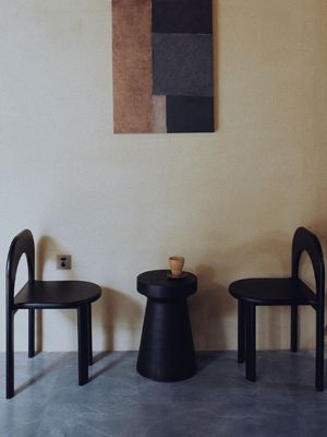 Sala da pranzo in legno robusto ristorante moderno design sedia impilata