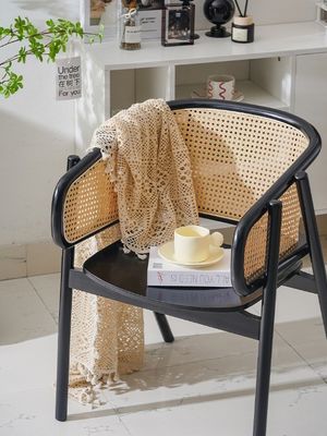 Finitura nitrolacquer robusta di design giapponese Sedie da pranzo in legno massello di rattan per ristoranti e sale da pranzo 2023