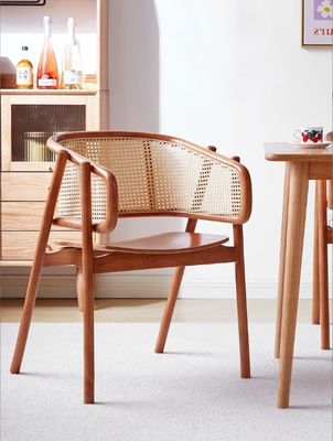 Finitura nitrolacquer robusta di design giapponese Sedie da pranzo in legno massello di rattan per ristoranti e sale da pranzo 2023