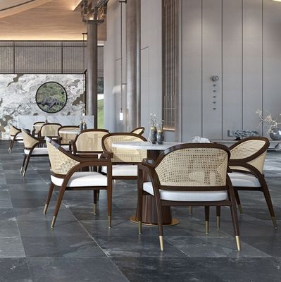 Sedia da pranzo a telaio di legno robusto La combinazione perfetta di robustezza e stile