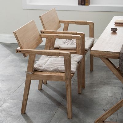 Sedile da pranzo di design giapponese Sedile da ristorante in legno massello moderno con appoggio per braccio e materiale di copertura in legno di gomma