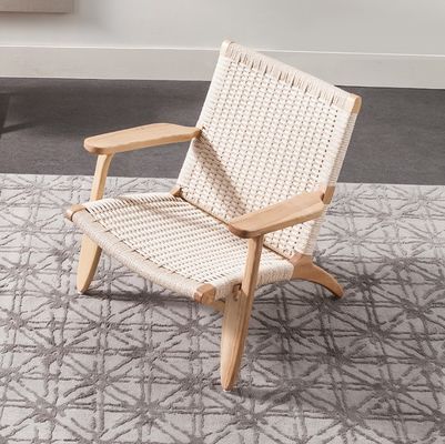 Arredamento di salotto in stile moderno Sedile da pranzo in legno massello con sedile a cordone tessuto e braccio in legno in naturale/noce/nero