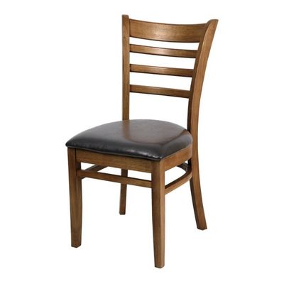 Poltrona da pranzo in legno massello di design nordico versatile e funzionale