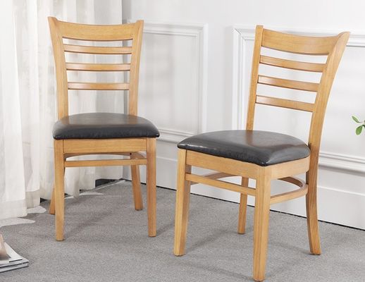 Poltrona da pranzo in legno massello di design nordico versatile e funzionale