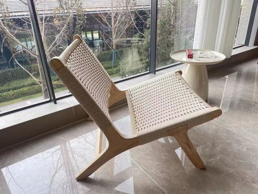 La nostra sedia da rilassamento per mobili in legno in colori personalizzati per un comfort senza eguali