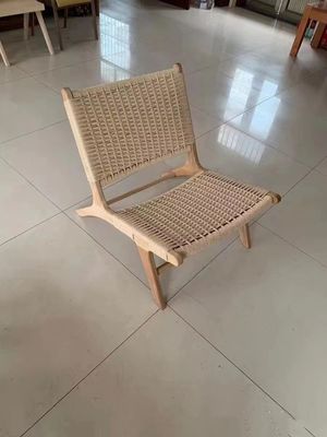 La nostra sedia da rilassamento per mobili in legno in colori personalizzati per un comfort senza eguali