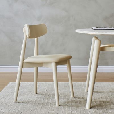 Seduta da pranzo in stile nordico con gambe in legno massello e rivestimento in tessuto in nitrolacque