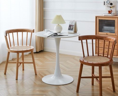 Arredamento per la sala da pranzo in stile nordico moderno Camera da copertura in legno rotano Sedia posteriore in legno con finitura in nitrolacque