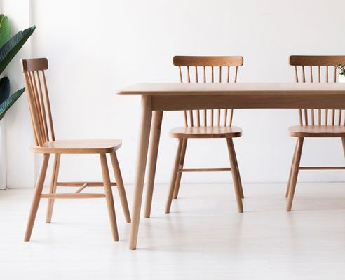 Stile robusto Moderno Disegno semplice Colore di noce americano Tavolo da pranzo in legno massello Set sedile