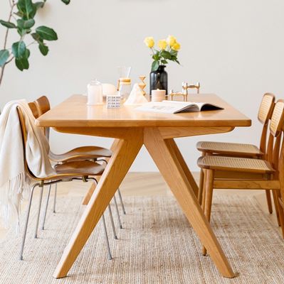 Tavoli e sedie in legno massello per ristoranti Set di tavolo da pranzo in legno rettangolare in design moderno