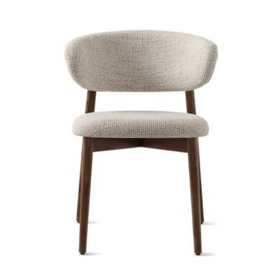 Arredamento per la sala da pranzo colore personalizzato design tradizionale sedia in legno di noce con tessuto di lino bianco e schienale curvo