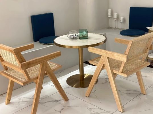 Legno nero/noce colore legno massello con sedia di rotino per mobili da pranzo in stile moderno