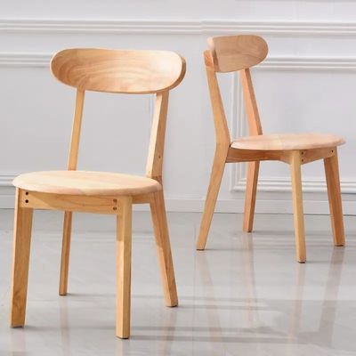 Tavoli e sedie in legno massello per ristoranti e ristoranti