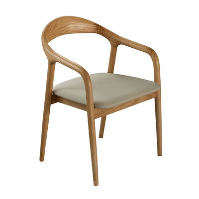 Aggiungi un tocco di eleganza alla tua sala da pranzo con il design di una sedia da pranzo in legno bianco in stile nordico
