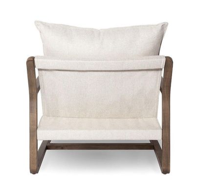 Moderna poltrona in legno in colore naturale/noce per la decorazione del soggiorno