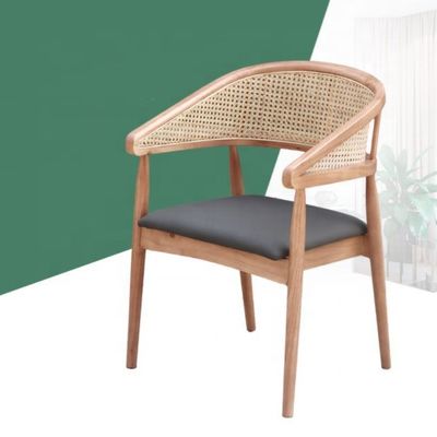 Moderna sedia in legno di rattan per il soggiorno e conveniente in stile di design