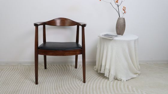 Nitrolacquer Finish Nordic Solid Wood Armrest Cushion Chair for Dining Hotel Home Chair Presidential Chair Ristorante Cafè Store