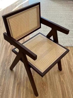 Sedile da pranzo in legno massello naturale con schienale di rotino moderno in finitura nera