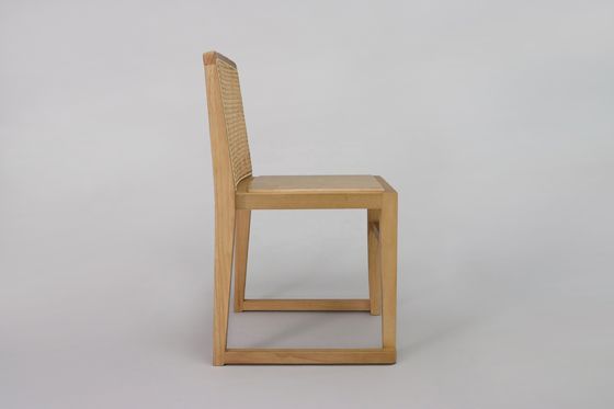 Sedile di vimini impilabile con schiena di rotino e sedile in legno massello per matrimoni mobili da sala da pranzo al bar