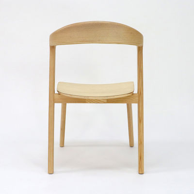 Aggiornate il vostro ristorante o hotel con una sedia da pranzo in legno massello in materiale di telaio in legno di cenere/gomma