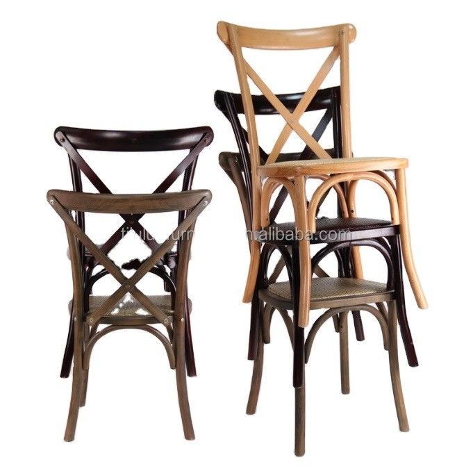 Moderno stile D50*W42*H89CM Scalettabile in legno massello X Scaletta a schiena crociata con cuscino di rotino per ricevimento di nozze all'aperto