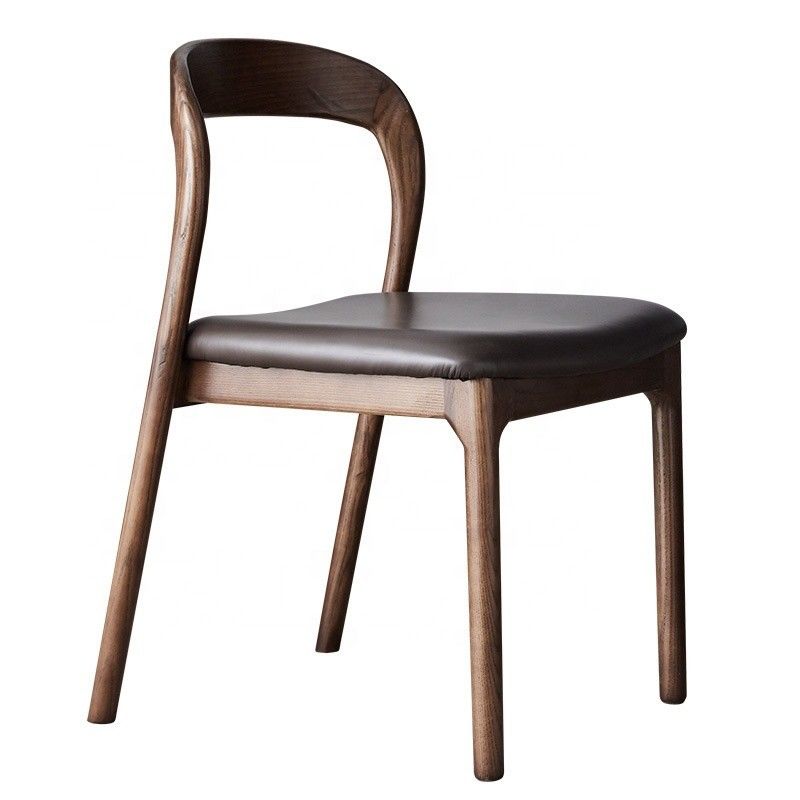Modern Bent Backrest Legno massello impilabile Sedile da pranzo in cuoio imbottito con design curvo di schienale