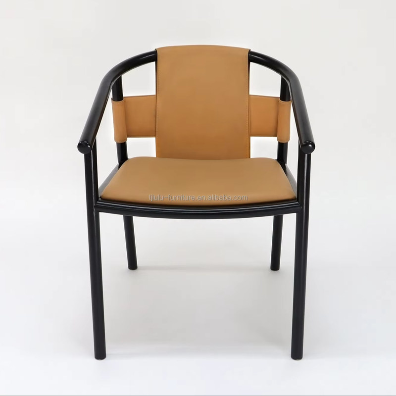 Sedie da pranzo specifiche In legno massello salotto per il tempo libero Accento sedie da braccio con pelle da sella marrone